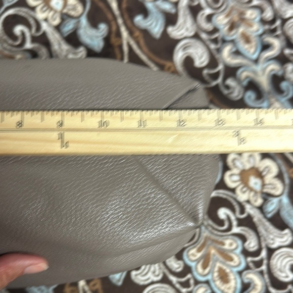 Michael Kors Jet Set Leather Shoulder Bag with Chain Straps - Picture 11 of 16